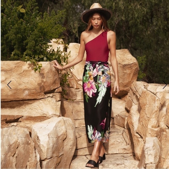 🖤GORGEOUS!  SWIM SEASON! Walter Baker Corsica Sarong - Magnolia - Picture 2 of 9